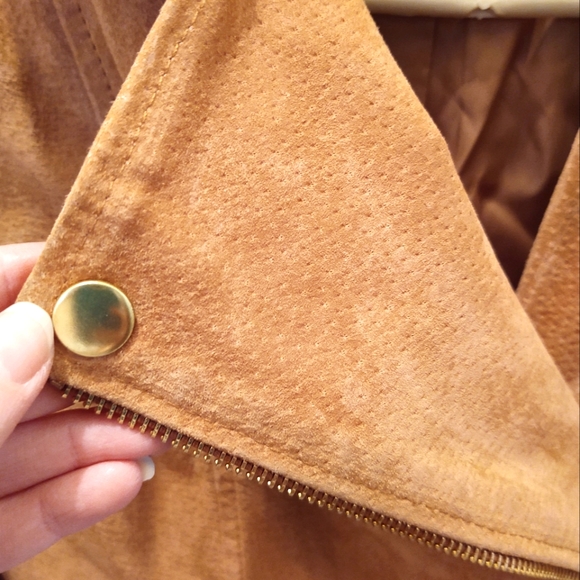 Forever 21 Cropped Fitted Suede Motorcycle Jacket in Tan/Camel - Picture 4 of 14